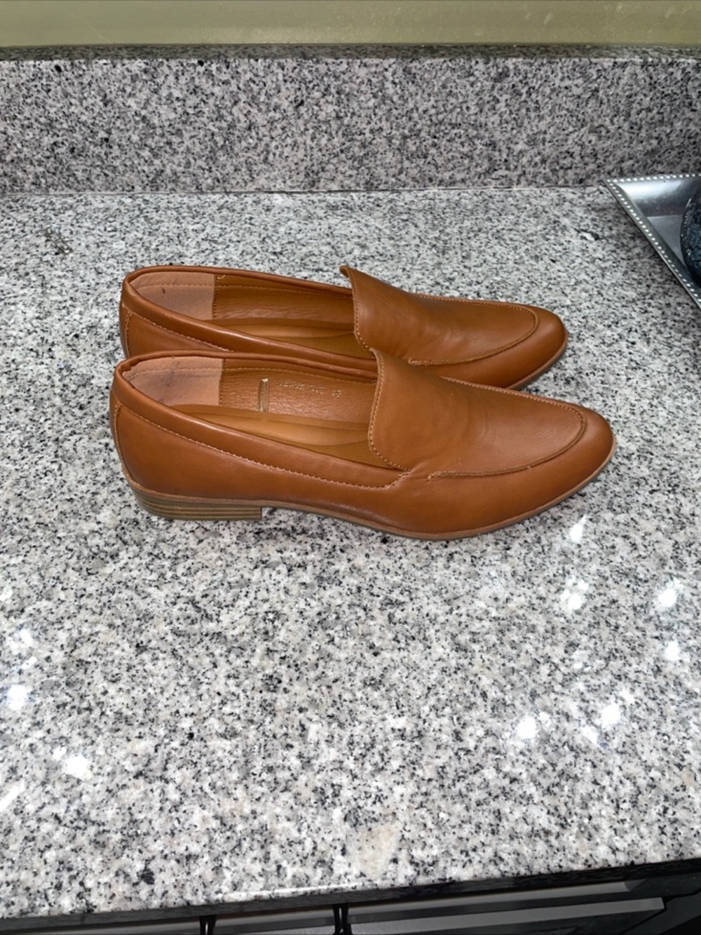 Women’s Jessica Carlyle tan leather loafers size 10. Excellent condition. - Picture 3 of 4